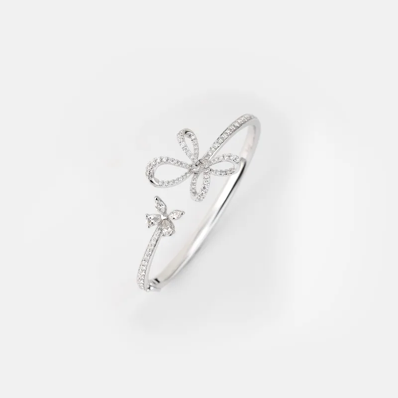 Irisa Pear Shaped Diamond Bangle