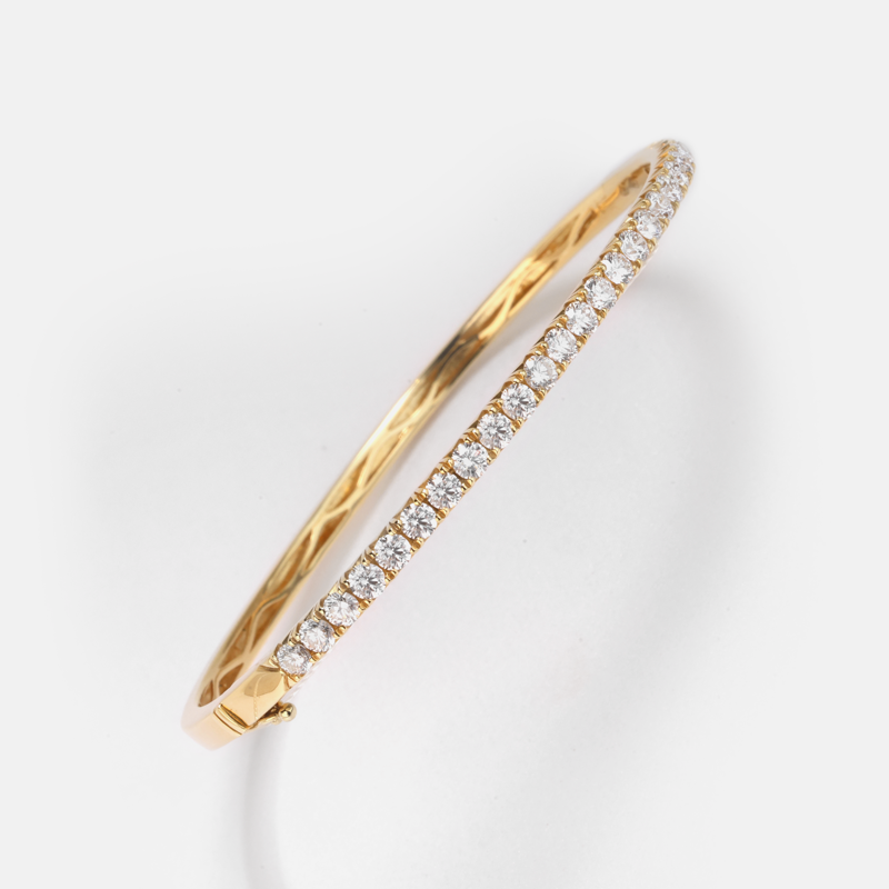 Elara Round Diamond Bangle